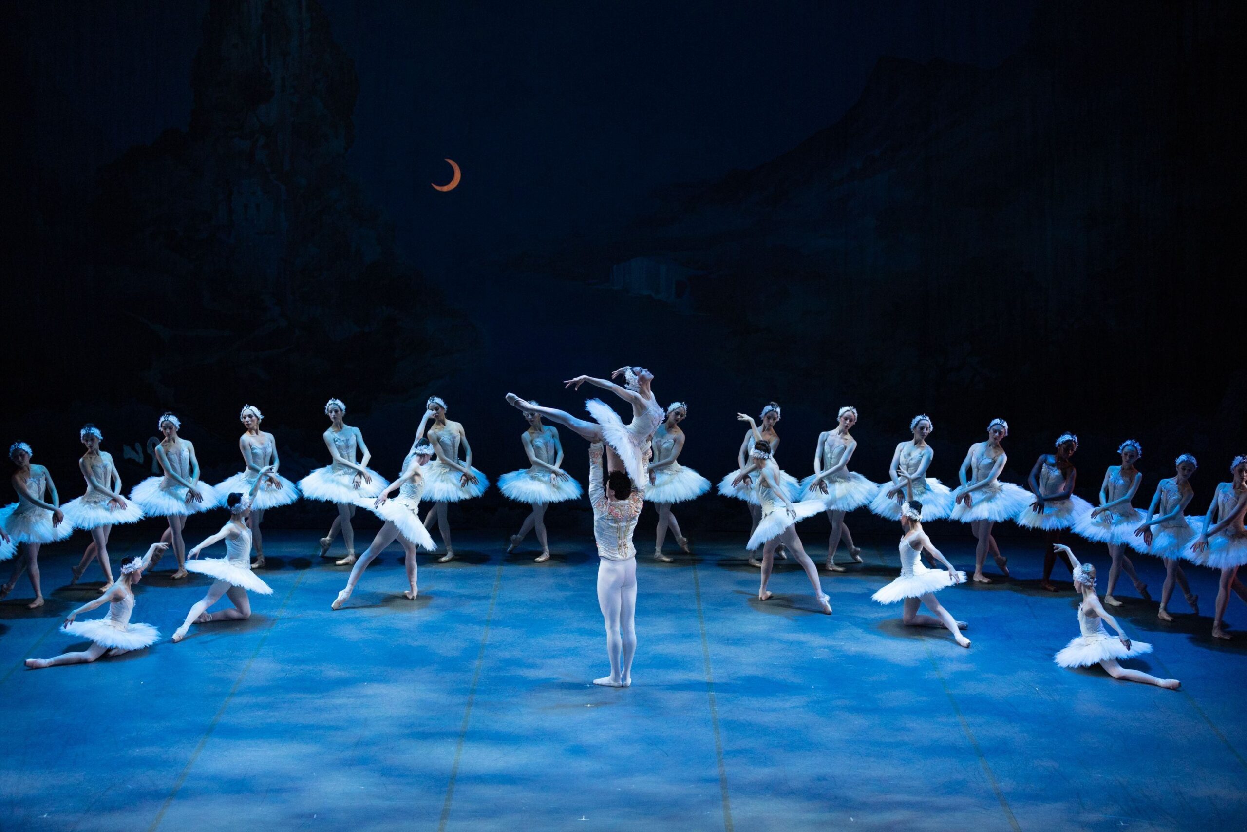 Boston Ballet s Swan Lake Is A Spellbinder The Boston Globe