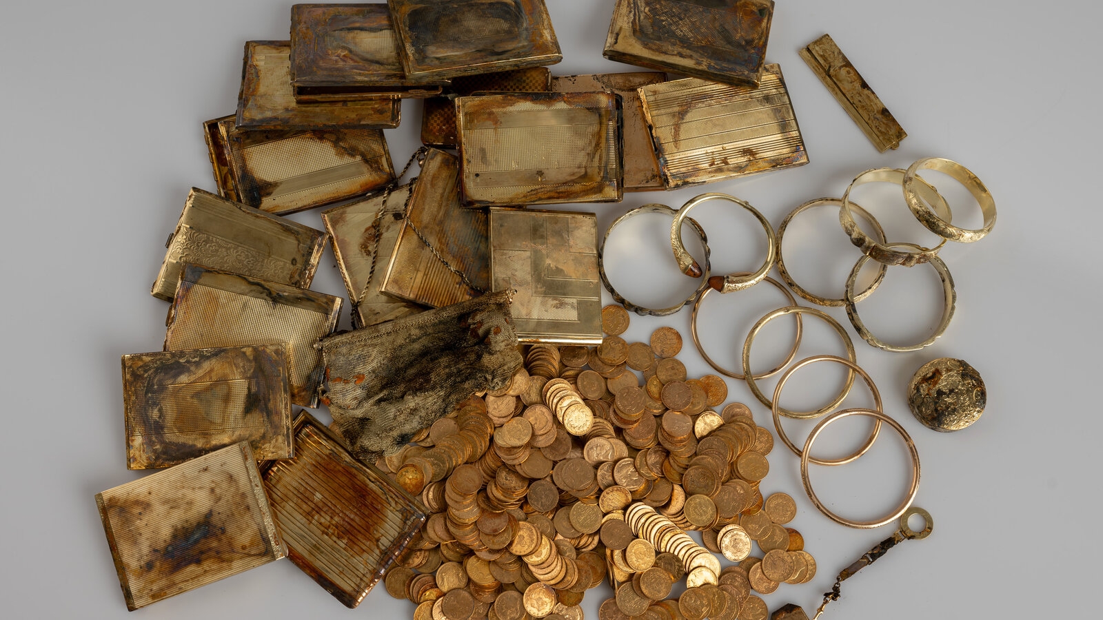 Hikers Stumble Upon A Pile Of Gold Coins Igniting A Historical Hunt The New York Times