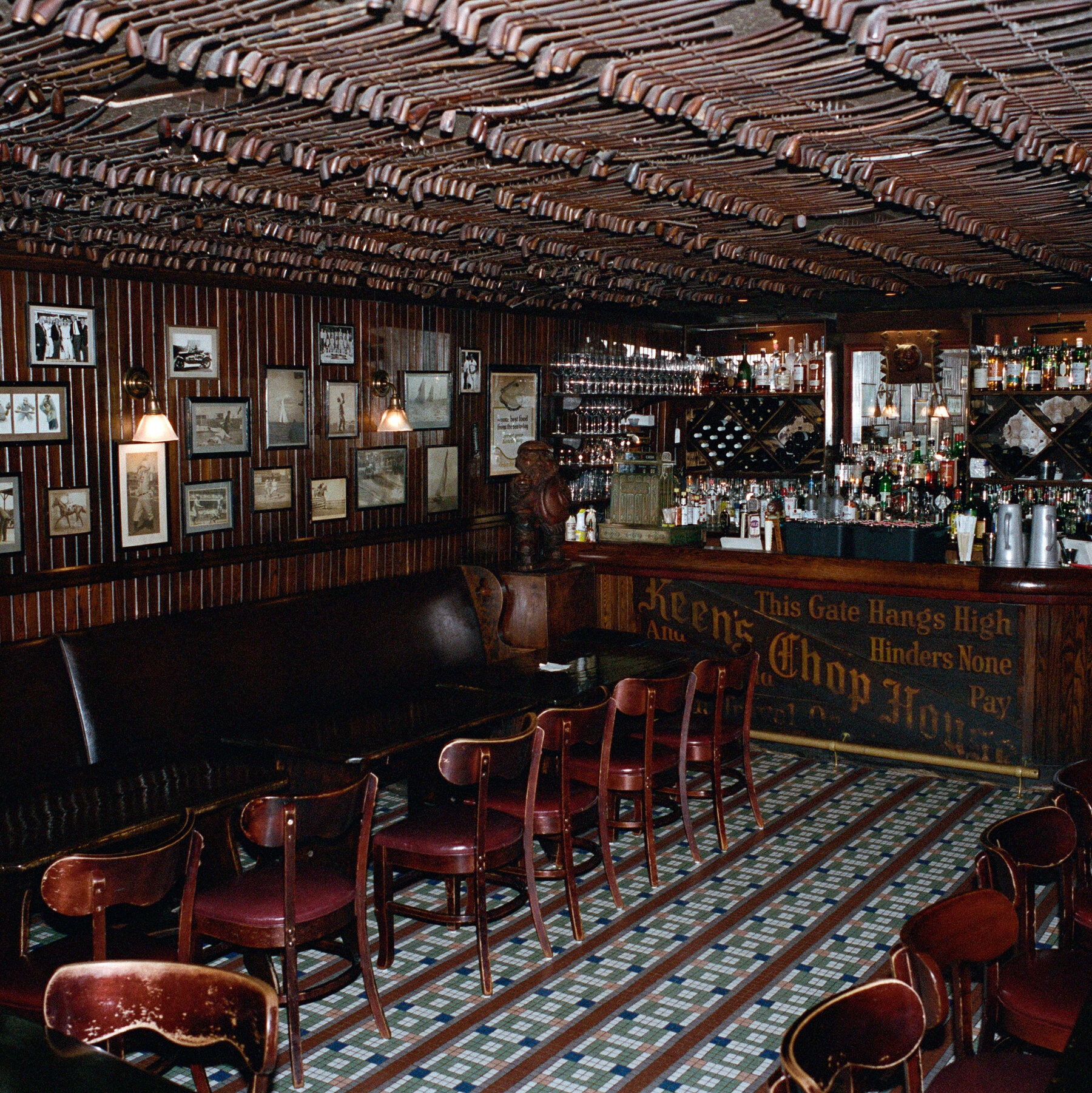 Keens Steakhouse Is A Shrine To A Bygone New York The New York Times