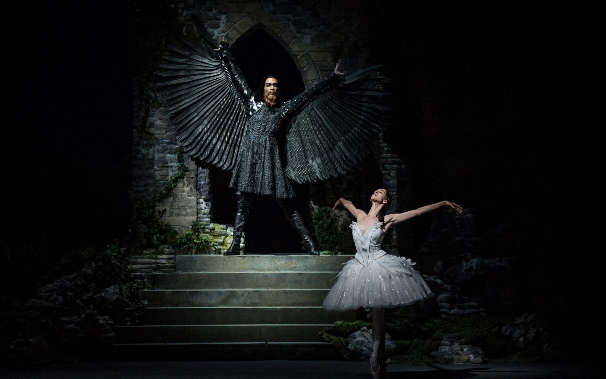 Review Zurich Ballet s Swan Lake Looks To A Classic Version From Long Ago The New York Times