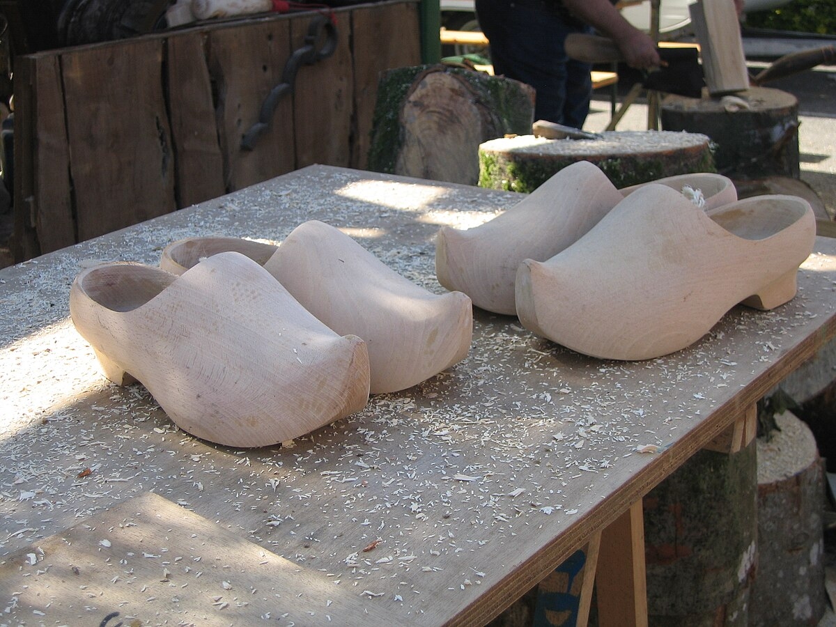 Sabot shoe Wikipedia Sabot shoe Wikipedia