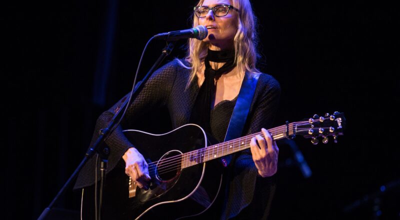 Singer Aimee Mann Says She Was Dropped From Steely Dan s Summer Tour Her Fans Are Furious The Boston Globe