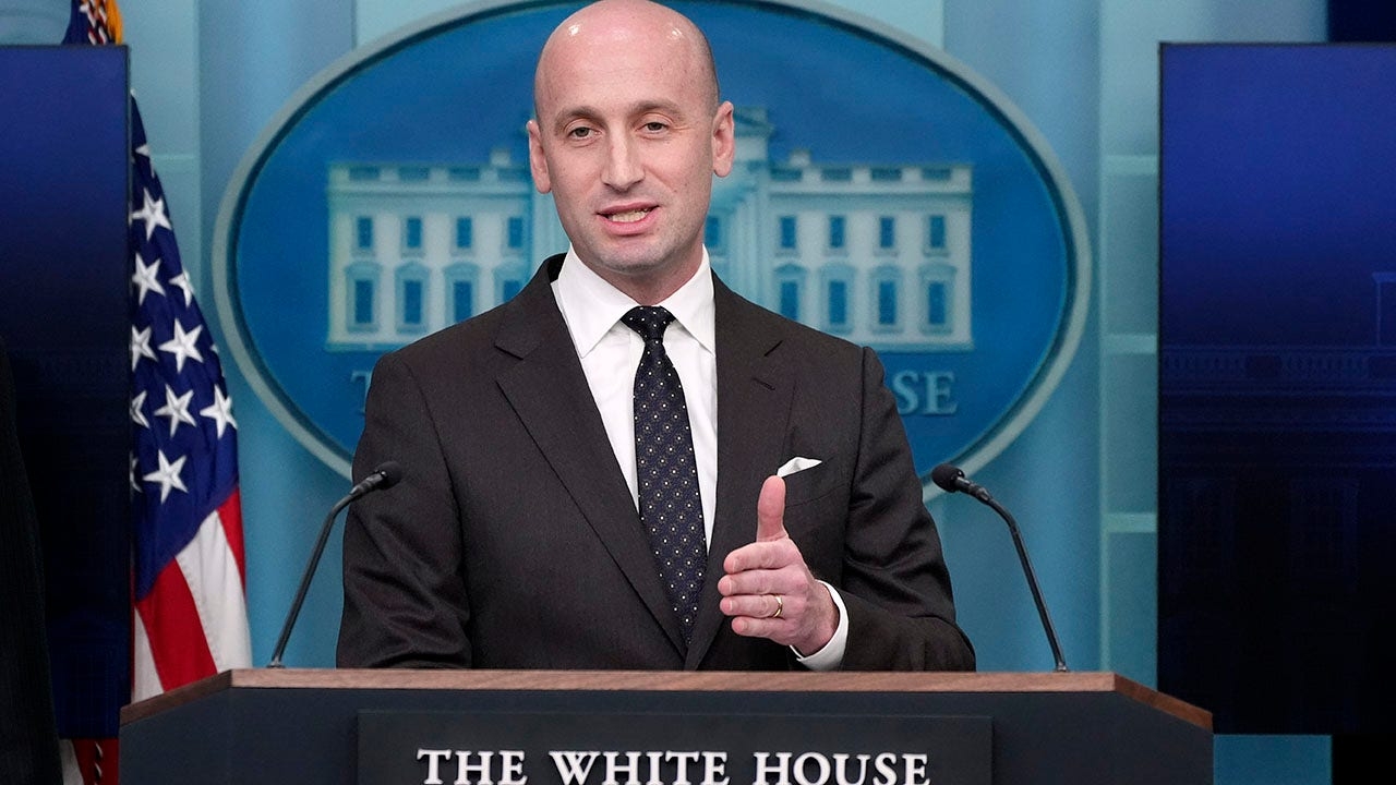 Stephen Miller Cheered As He torches WH Press Corps With civics Lesson Fox News