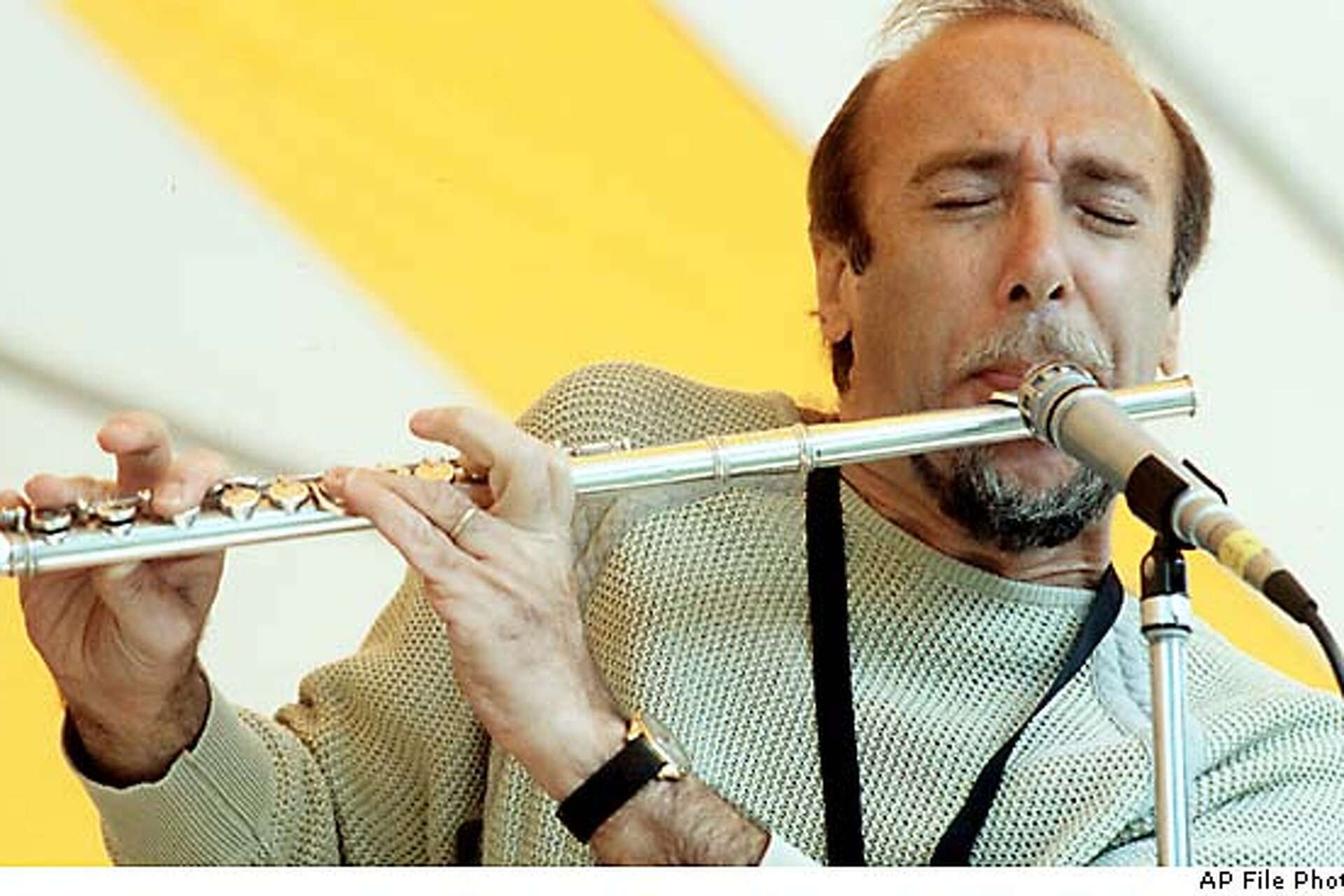 singer mann crossword